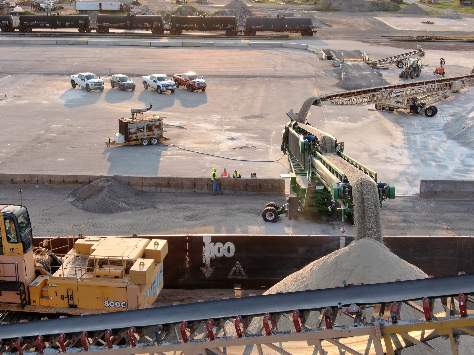 Material conveyor loading into barge