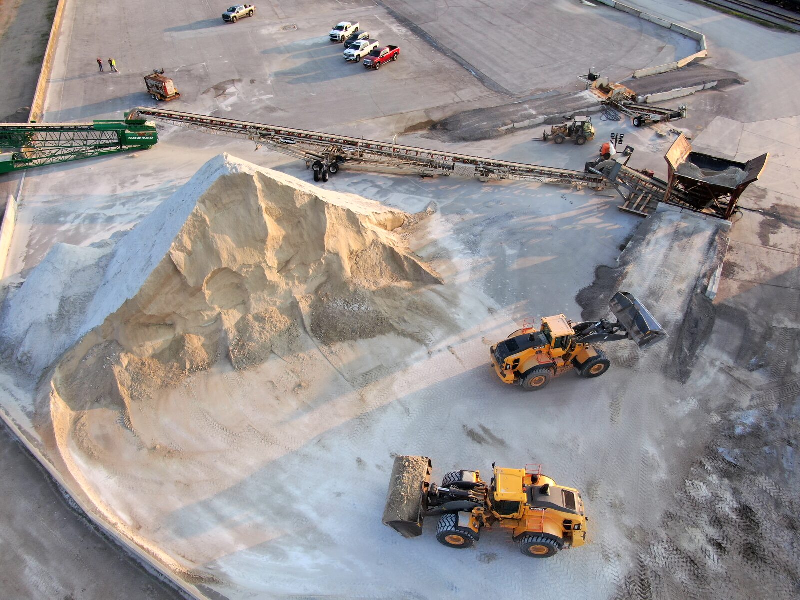 Bulk material stockpile and loaders